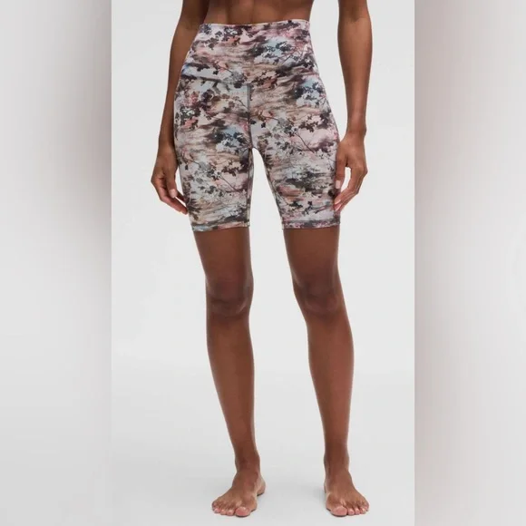 🍋 LULULEMON Align High-Rise Short 8"
Future Utopia Multi Size 12 - Picture 10 of 12